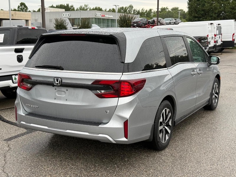 Honda Odyssey Vehicle Full-screen Gallery Image 03