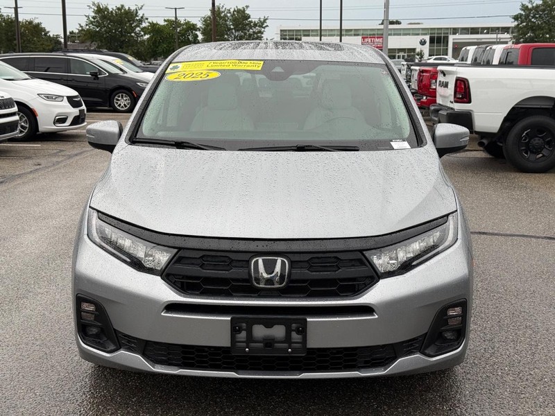 Honda Odyssey Vehicle Full-screen Gallery Image 10