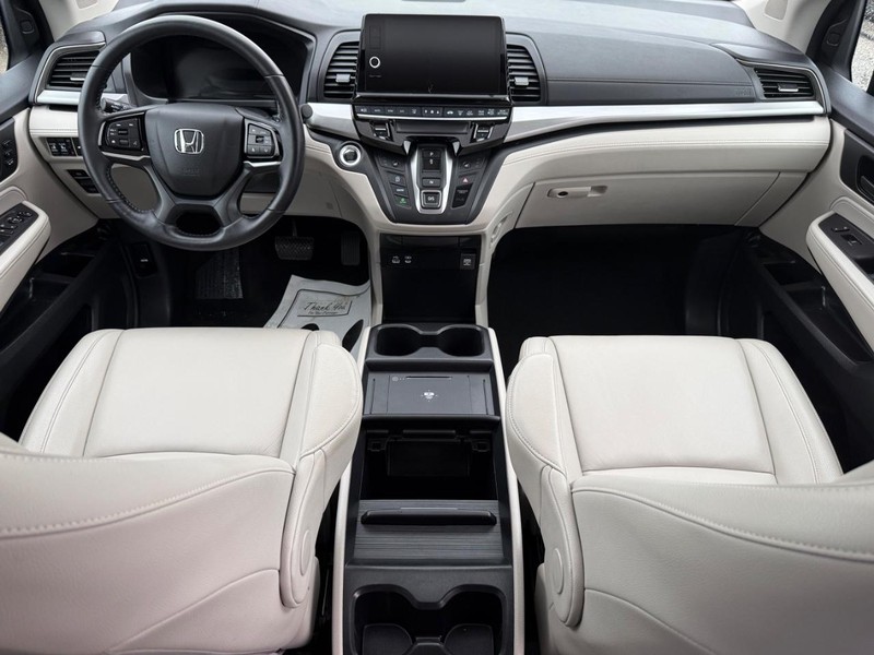 Honda Odyssey Vehicle Full-screen Gallery Image 14