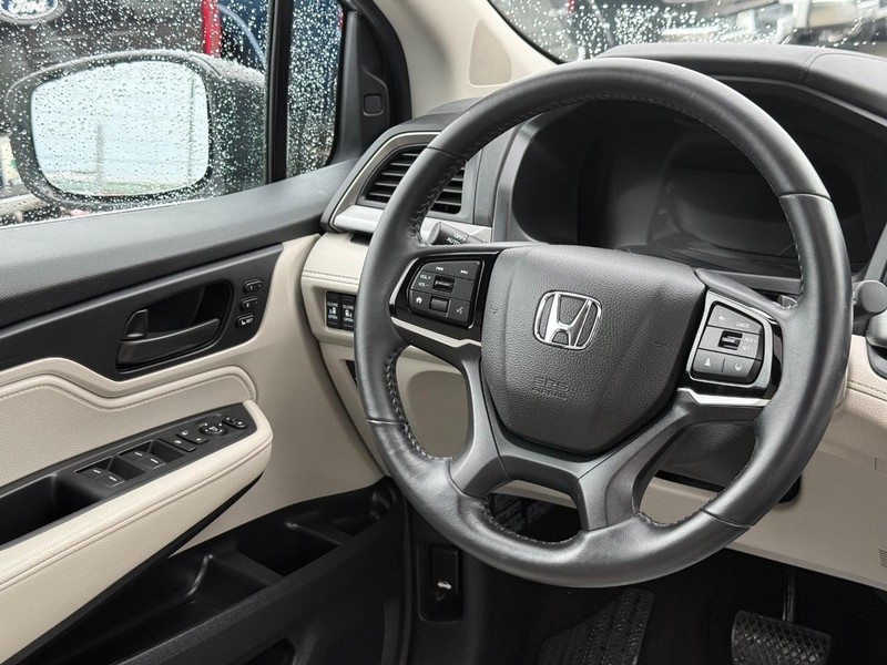 Honda Odyssey Vehicle Full-screen Gallery Image 15