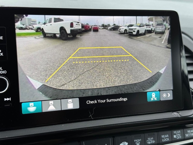 Honda Odyssey Vehicle Full-screen Gallery Image 21