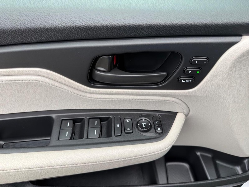 Honda Odyssey Vehicle Full-screen Gallery Image 28