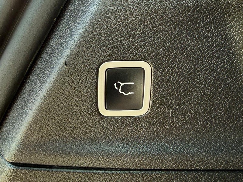 Chrysler Pacifica Vehicle Full-screen Gallery Image 08