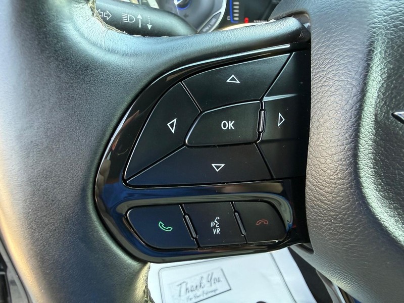 Chrysler Pacifica Vehicle Full-screen Gallery Image 14