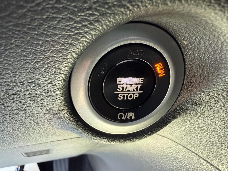 Chrysler Pacifica Vehicle Full-screen Gallery Image 16