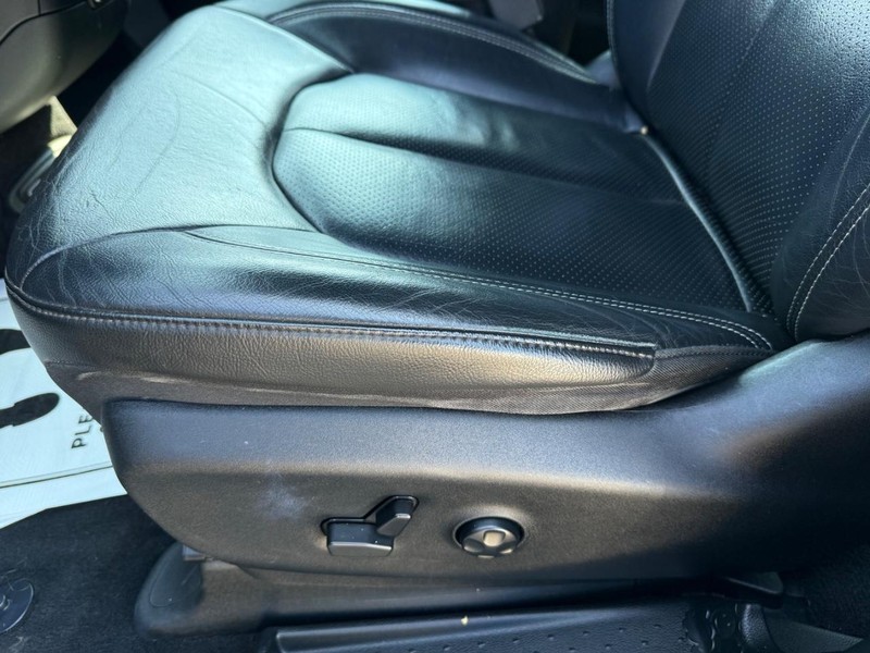 Chrysler Pacifica Vehicle Full-screen Gallery Image 25