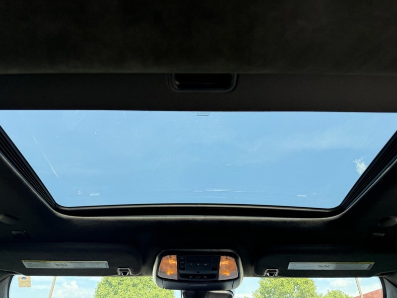 Dodge Durango Vehicle Full-screen Gallery Image 13