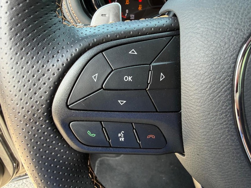 Dodge Durango Vehicle Full-screen Gallery Image 16