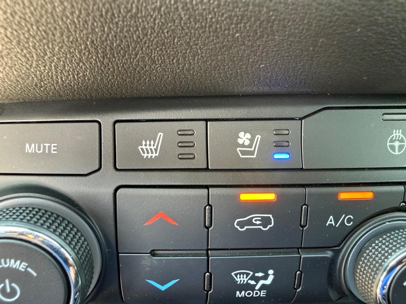 Dodge Durango Vehicle Full-screen Gallery Image 19