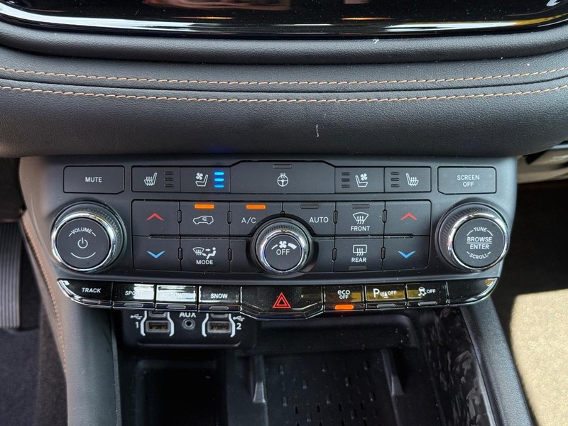 Dodge Durango Vehicle Full-screen Gallery Image 22