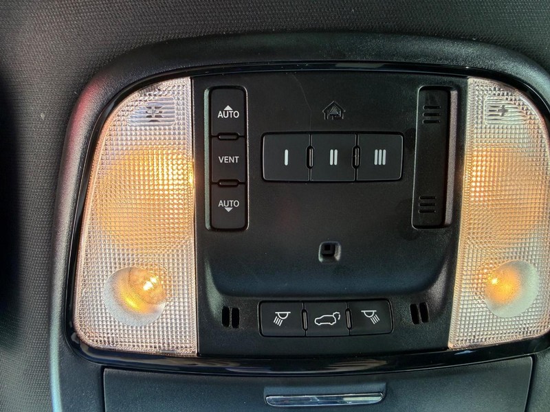 Dodge Durango Vehicle Full-screen Gallery Image 25