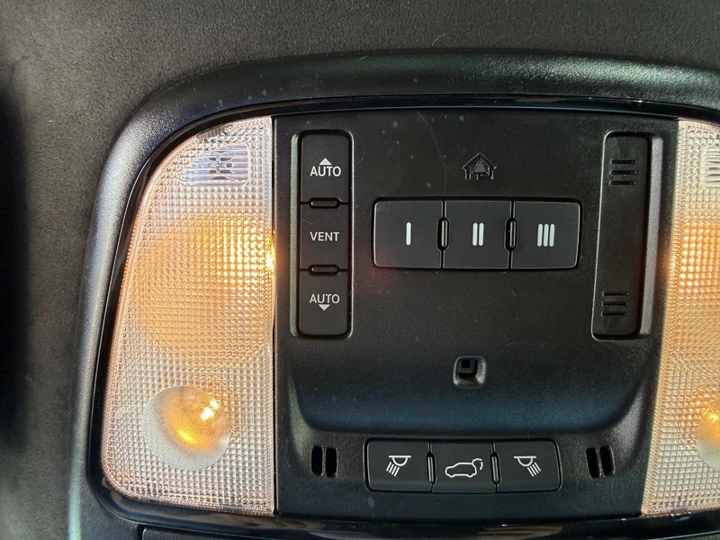Dodge Durango Vehicle Full-screen Gallery Image 25