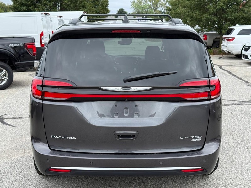 Chrysler Pacifica Vehicle Full-screen Gallery Image 04