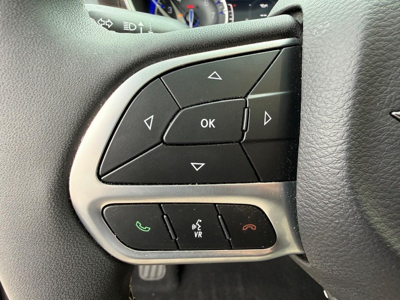 Chrysler Pacifica Vehicle Full-screen Gallery Image 16