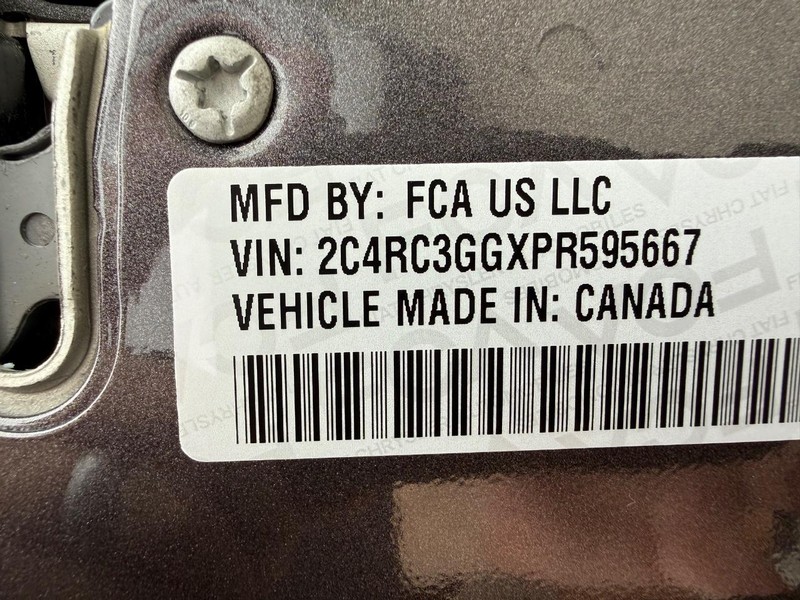 Chrysler Pacifica Vehicle Full-screen Gallery Image 28