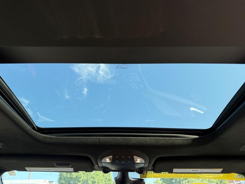 Chrysler Pacifica Vehicle Full-screen Gallery Image 13
