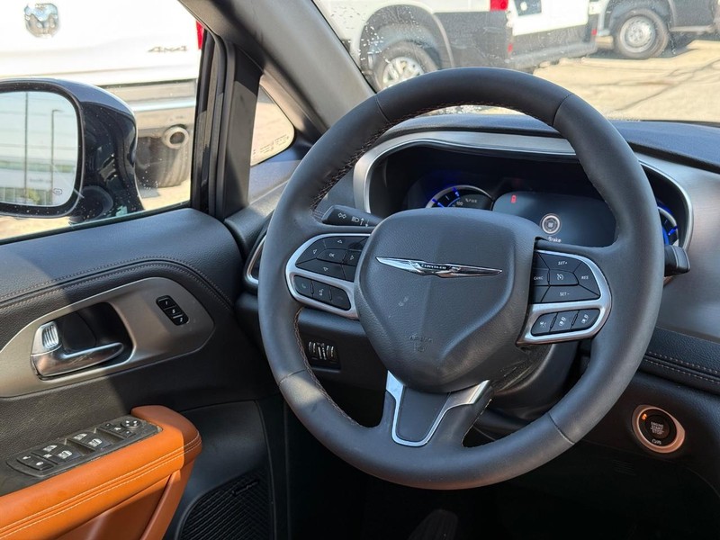Chrysler Pacifica Vehicle Full-screen Gallery Image 15