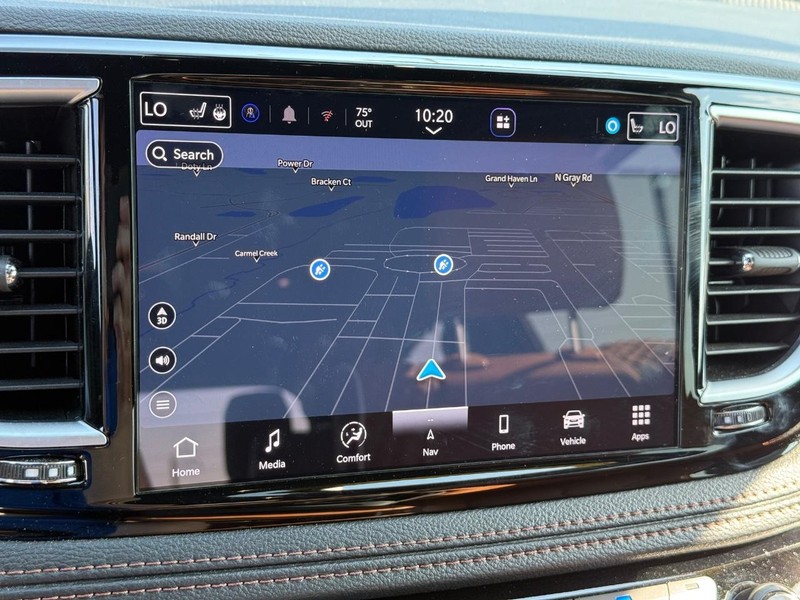 Chrysler Pacifica Vehicle Full-screen Gallery Image 19