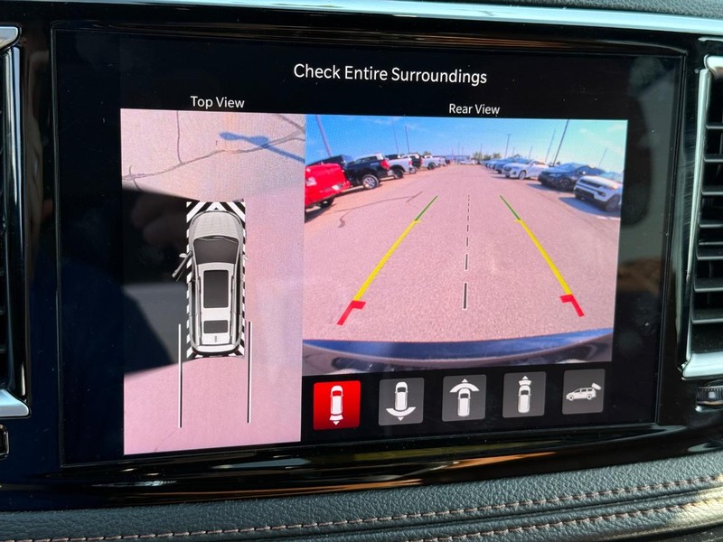 Chrysler Pacifica Vehicle Full-screen Gallery Image 20