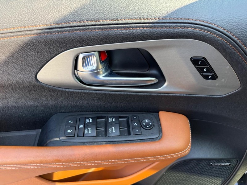 Chrysler Pacifica Vehicle Full-screen Gallery Image 26