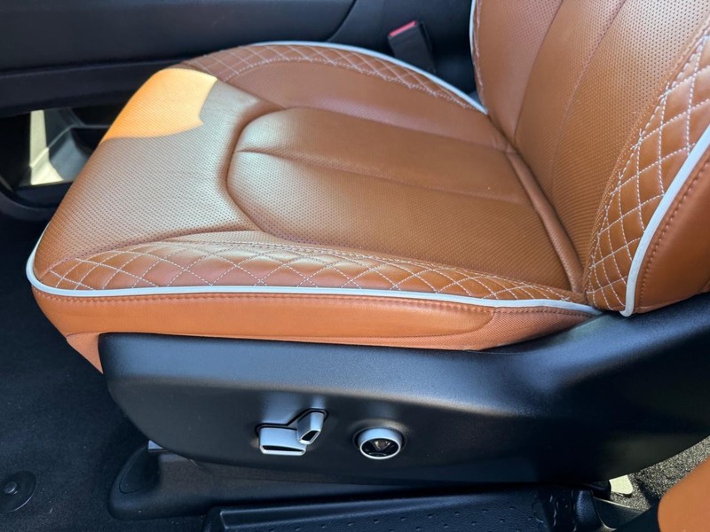 Chrysler Pacifica Vehicle Full-screen Gallery Image 27