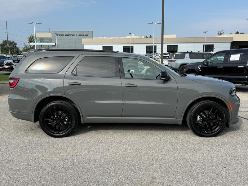 Dodge Durango Vehicle Full-screen Gallery Image 02