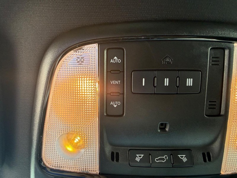 Dodge Durango Vehicle Full-screen Gallery Image 25