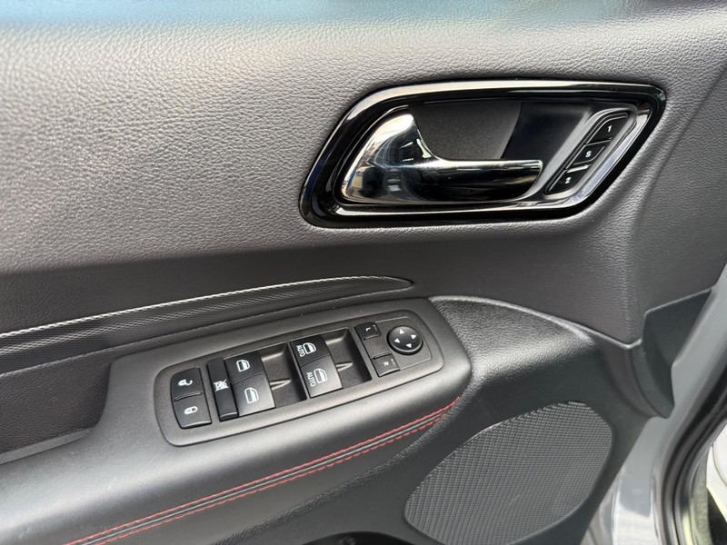Dodge Durango Vehicle Full-screen Gallery Image 28