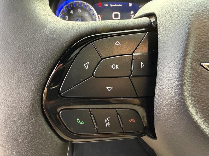 Chrysler Pacifica Vehicle Full-screen Gallery Image 16