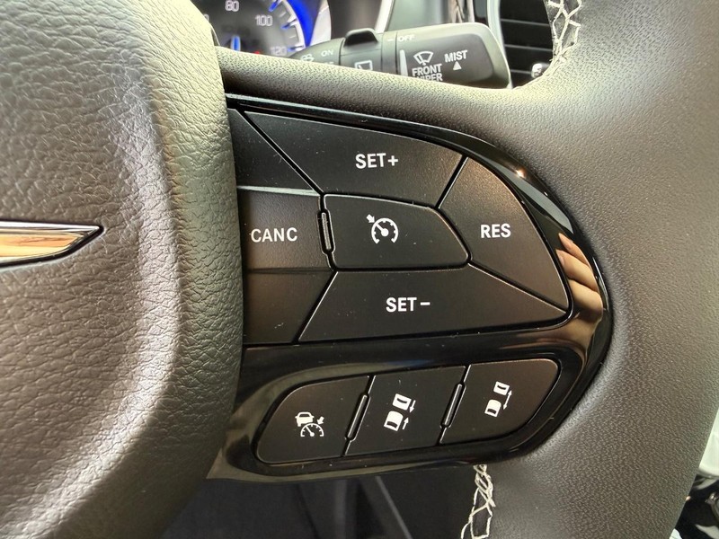 Chrysler Pacifica Vehicle Full-screen Gallery Image 17
