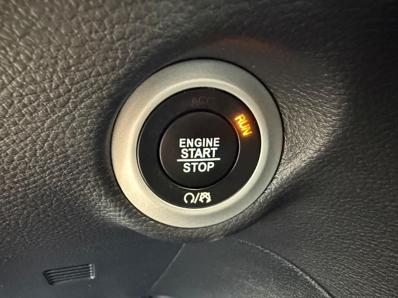 Chrysler Pacifica Vehicle Full-screen Gallery Image 18