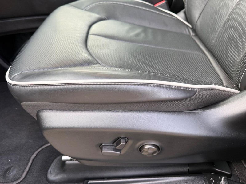 Chrysler Pacifica Vehicle Full-screen Gallery Image 27