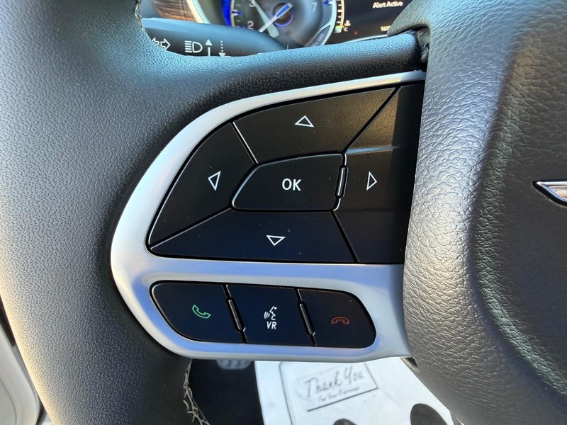 Chrysler Pacifica Vehicle Full-screen Gallery Image 16