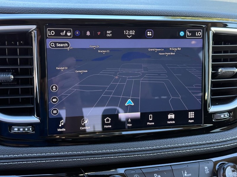 Chrysler Pacifica Vehicle Full-screen Gallery Image 19