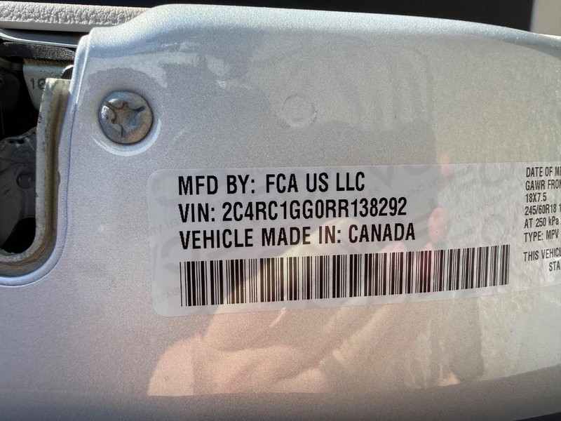Chrysler Pacifica Vehicle Full-screen Gallery Image 28