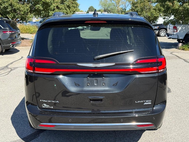 Chrysler Pacifica Vehicle Full-screen Gallery Image 04
