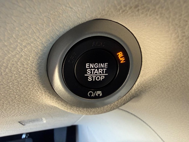 Chrysler Pacifica Vehicle Full-screen Gallery Image 18