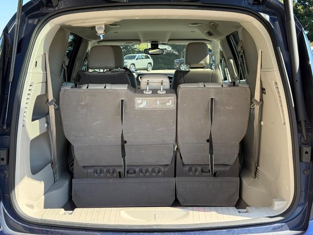 Chrysler Pacifica Vehicle Full-screen Gallery Image 06