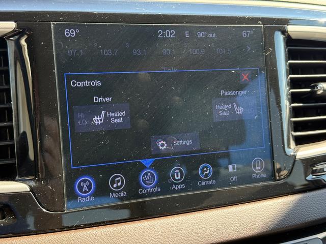 Chrysler Pacifica Vehicle Full-screen Gallery Image 18