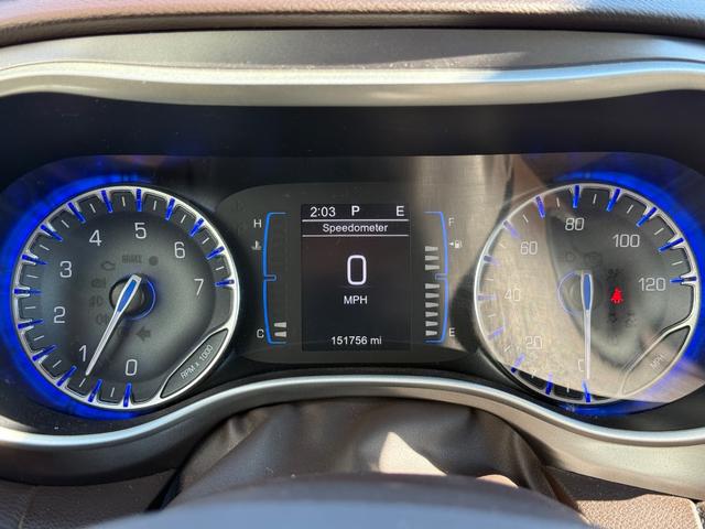 Chrysler Pacifica Vehicle Full-screen Gallery Image 23