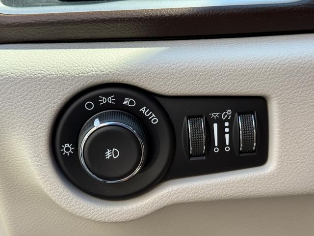 Chrysler Pacifica Vehicle Full-screen Gallery Image 24
