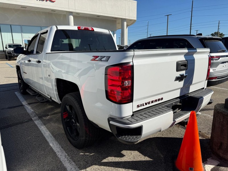 Chevrolet Silverado 1500 Vehicle Full-screen Gallery Image 03