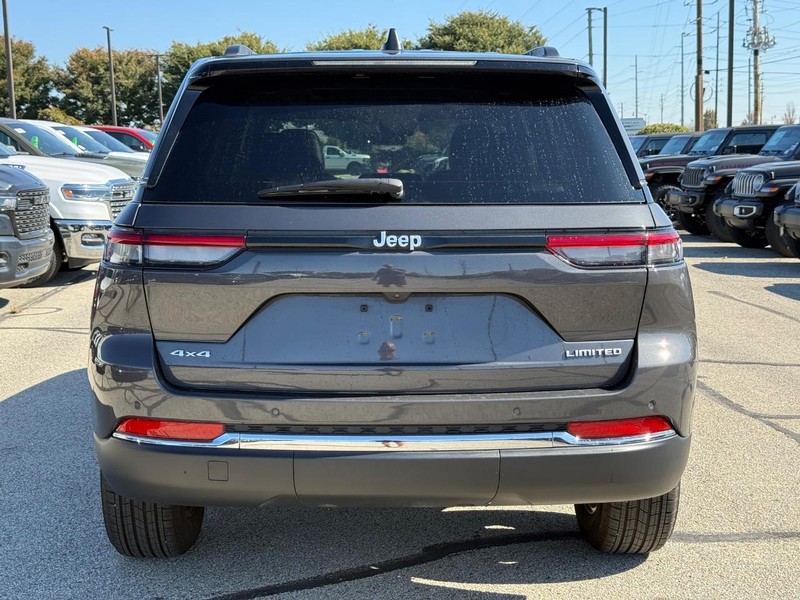 Chrysler Pacifica Vehicle Full-screen Gallery Image 04