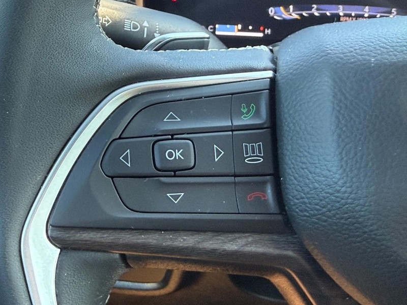 Chrysler Pacifica Vehicle Full-screen Gallery Image 14