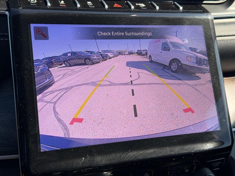 Chrysler Pacifica Vehicle Full-screen Gallery Image 20