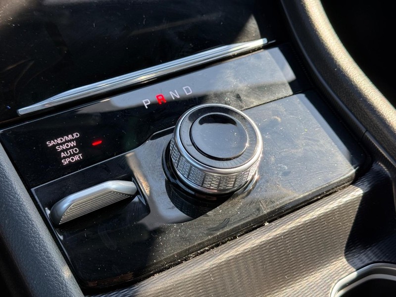 Chrysler Pacifica Vehicle Full-screen Gallery Image 22