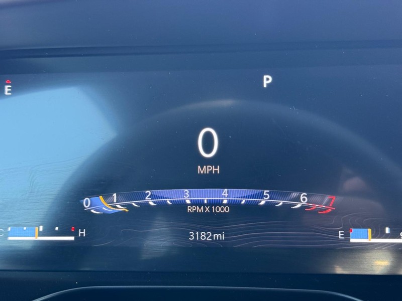 Chrysler Pacifica Vehicle Full-screen Gallery Image 25