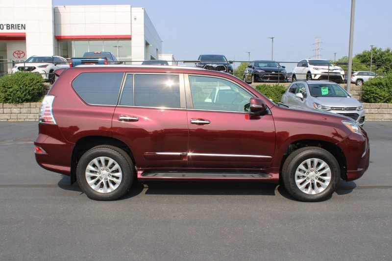 Lexus GX Vehicle Image 02