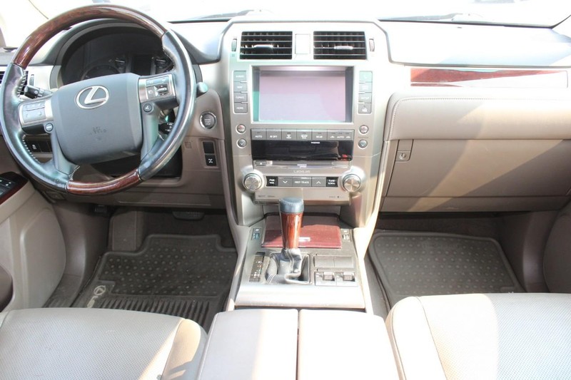 Lexus GX Vehicle Image 13