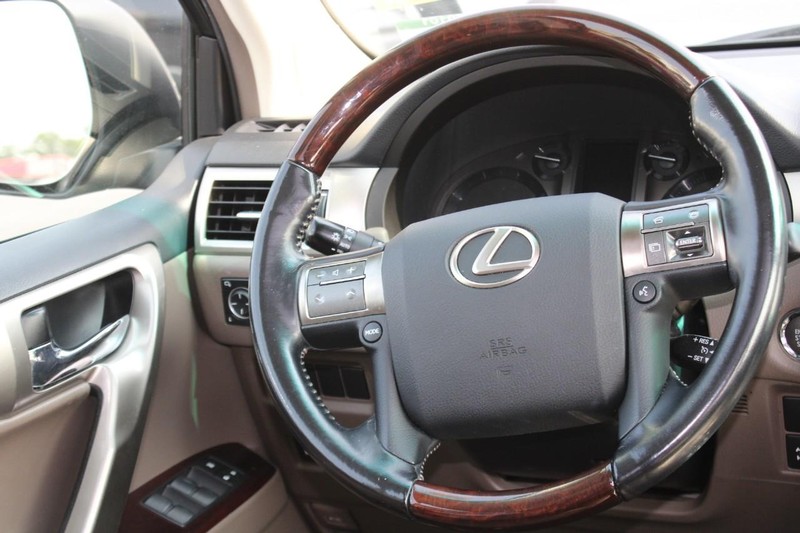 Lexus GX Vehicle Image 14